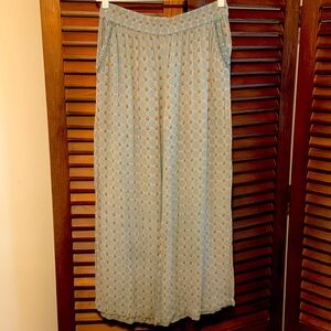 Anthropologie beachy wide-leg pants, size Large